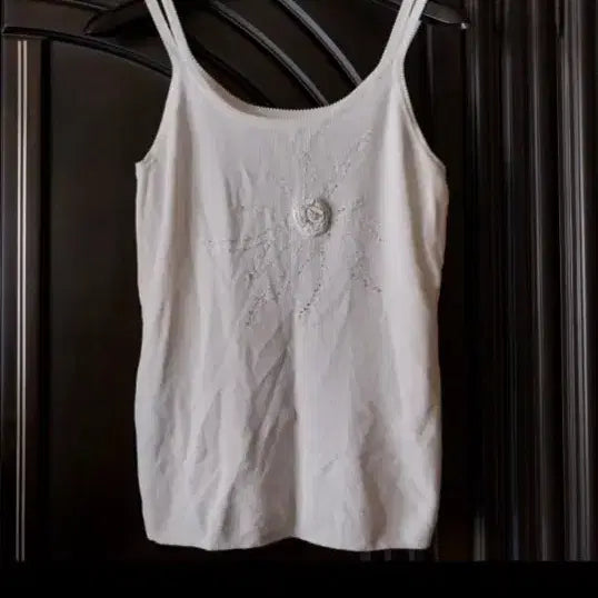 [BUNJANG] White Sleeveless Top / 흰색 나시 상의