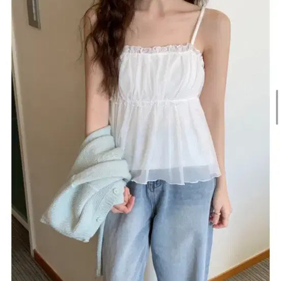 [BUNJANG] Chiffon Ruffle Sleeveless Blouse Lace Layered White / 새제품 쉬폰 프릴 나시 블라우스 레이스 레이어드 화이트 민소매 슬리브리스