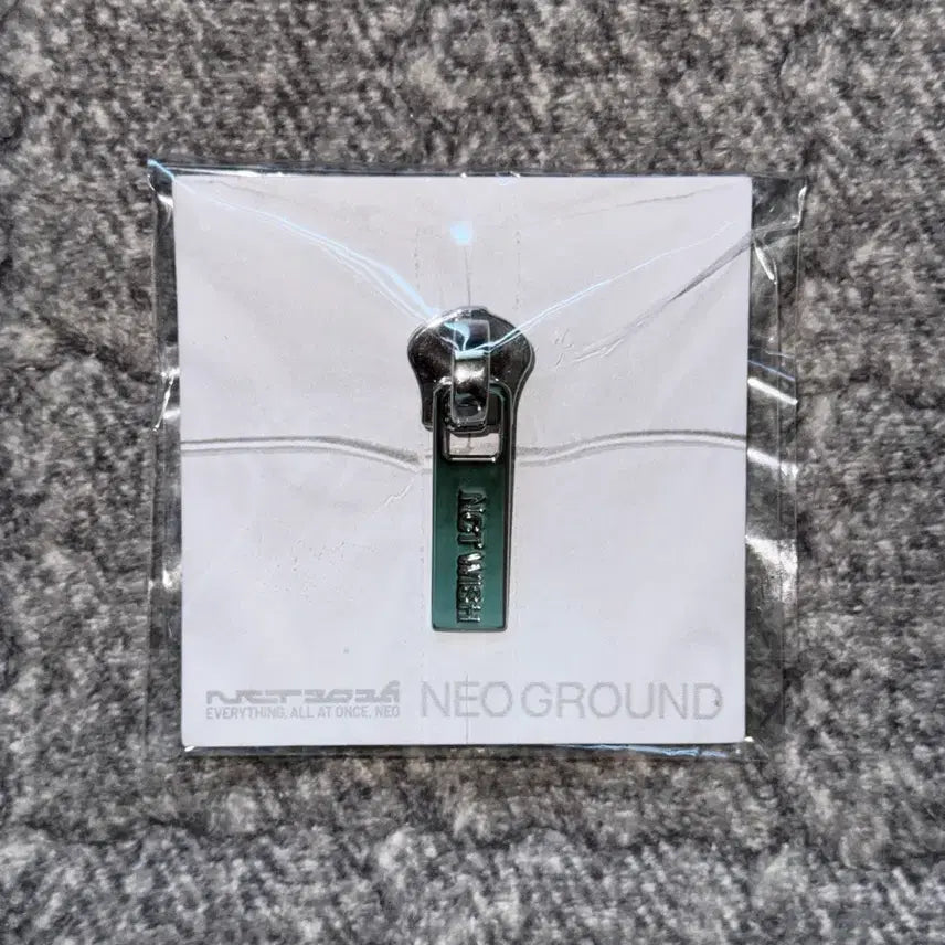[BUNJANG] NCT WISH 10th Anniversary Pop-up Zipper Charm Badge MD / 엔시티위시 10주년 팝업 지퍼 참 뱃지 MD 양도