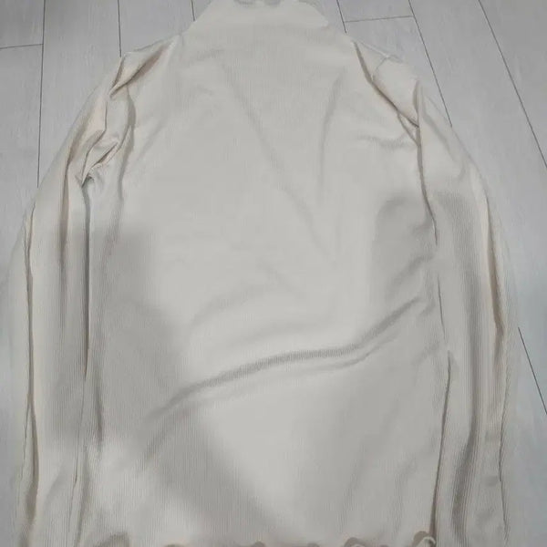 [BUNJANG] Ribbed Turtleneck Long Sleeve T-Shirt - Ivory / 골지 폴라 긴팔 티셔츠 아이보리
