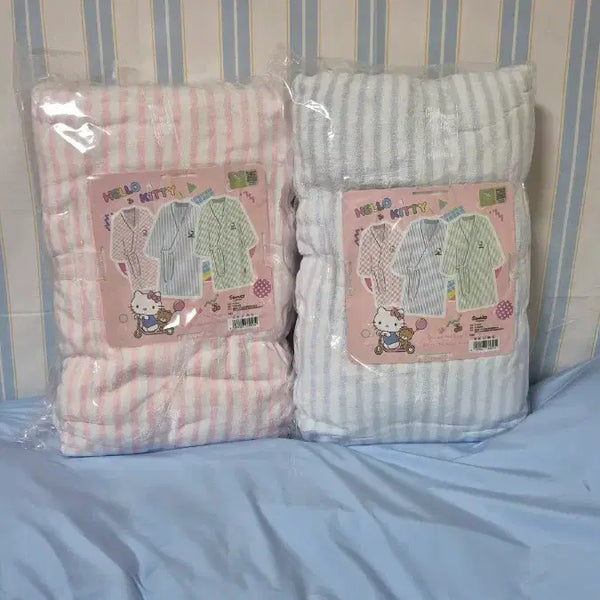 [BUNJANG] Sanrio Hello Kitty Striped Robe - New Arrival / 헬로키티 산리오 로브 새상품 세일가