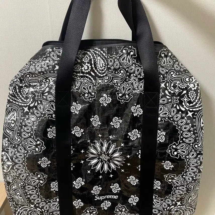 [BUNJANG] Supreme Bandana Tarp Large Duffle Bag Black / 슈프림 반다나 타프 라지 더플백 블랙