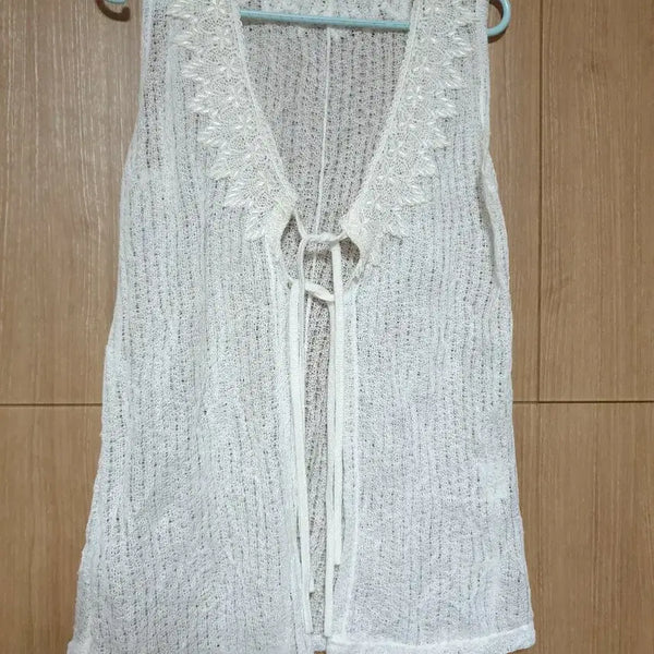 [BUNJANG] Ivory Lace Sleeveless Blouse / 레이스 나시 블라우스
