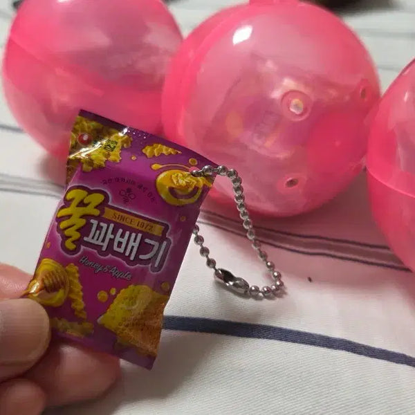[BUNJANG] Nongshim Honey Twist Pretzel Gacha Keyring / 농심 꿀꽈배기 가챠 키링