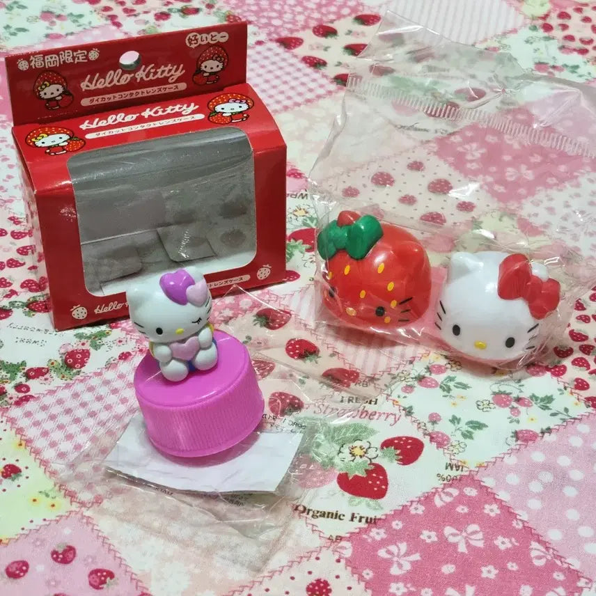 [BUNJANG] Classic Hello Kitty Strawberry Case Heart PET Bottle Cap Set (2 pcs) / 고전 헬로키티 딸기 케이스 하트 페트병 캡 2개 일괄