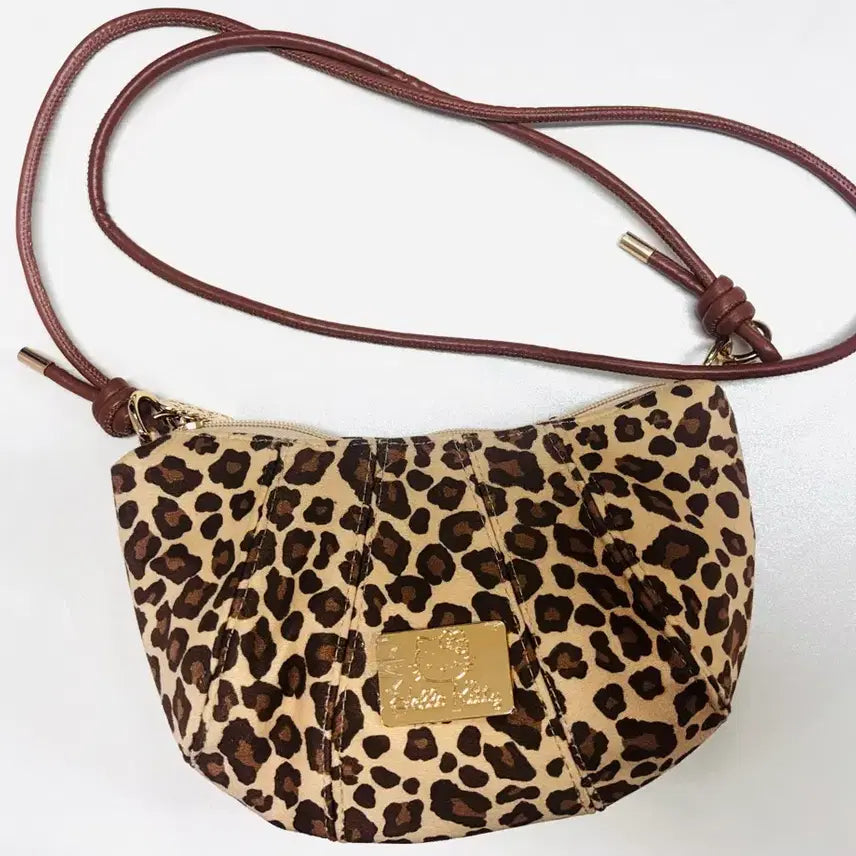 [BUNJANG] Sanrio Hello Kitty Leopard Pattern Women's Crossbody Bag / 산리오 헬로키티 레오파드 패턴 여성 크로스백