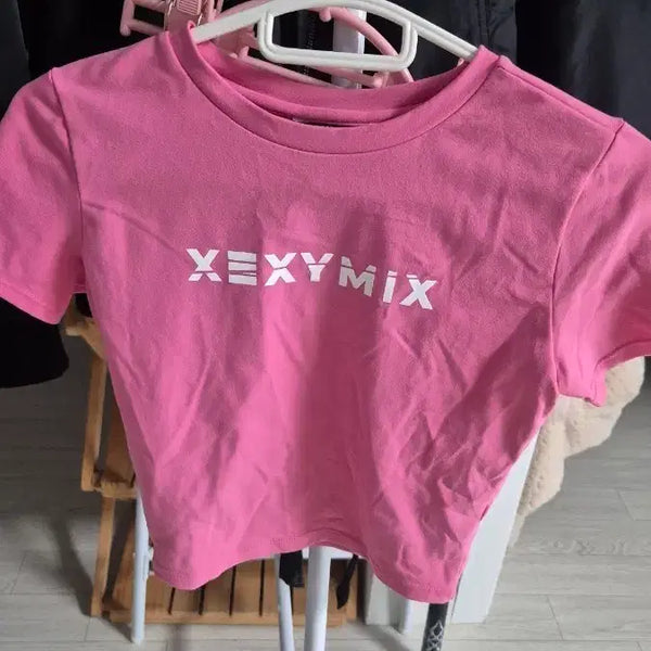 [BUNJANG] XEXYMIX Pink Cropped Short-Sleeve T-Shirt / 젝스믹스 핑크 크롭반팔티