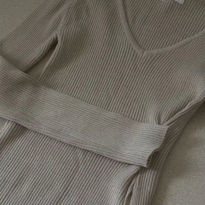 [BUNJANG] Ribbed Long Sleeve V-Neck T-Shirt - Beige / 골지 롱 슬리브