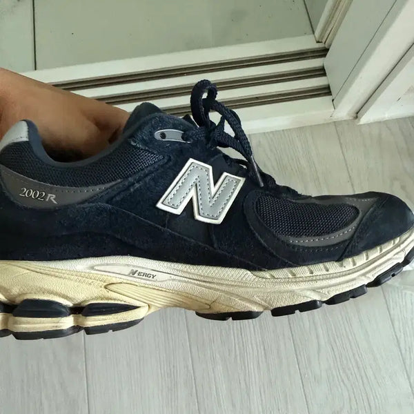 [BUNJANG] New Balance 2002R Navy Suede Sneakers / 뉴발란스 2002R 네이비 스웨이드 스니커즈