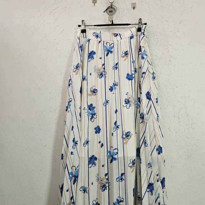 [BUNJANG] 8 Seconds Floral Stripe Long Skirt / 에잇 세컨즈롱 스커트 흰색 꽃무늬 줄무늬