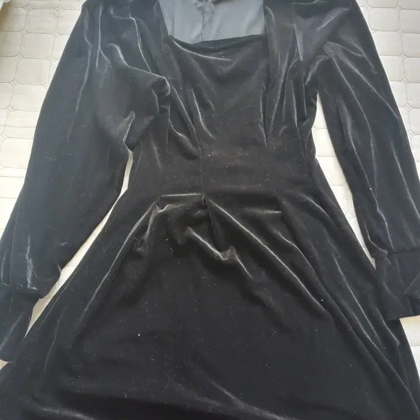 [BUNJANG] Velvet Square Neck Flare Dress / 벨벳 스퀘어넥 플레어 원피스
