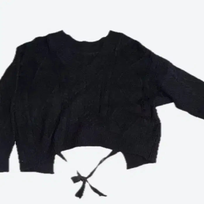 [BUNJANG] Black Cable Knit Cropped Sweater with Back Ribbon Detail / 블랙 꽈배기 크롭 니트 뒷 포인트