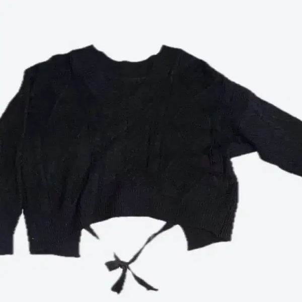 [BUNJANG] Black Cable Knit Cropped Sweater with Back Ribbon Detail / 블랙 꽈배기 크롭 니트 뒷 포인트