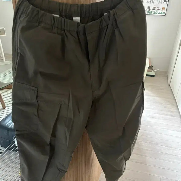 [BUNJANG] Uniqlo U Wide Fit Parachute Cargo Pants Olive L / 유니클로U 와이드핏 파라슈트 카고팬츠 올리브 L