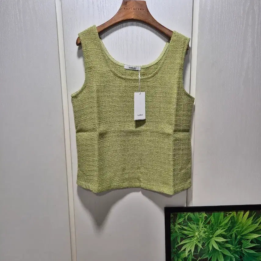 [BUNJANG] Kattkatt Tweed Sleeveless Top Olive Green / (세일)(새상품)kattkatt. 트위드 민소매 탑.올리브그린