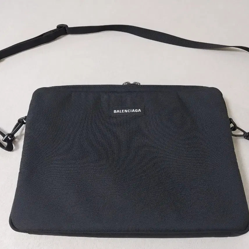 [BUNJANG] Balenciaga Canvas Messenger Bag / 발렌시아가 캔버스 메신저백(5회사용)