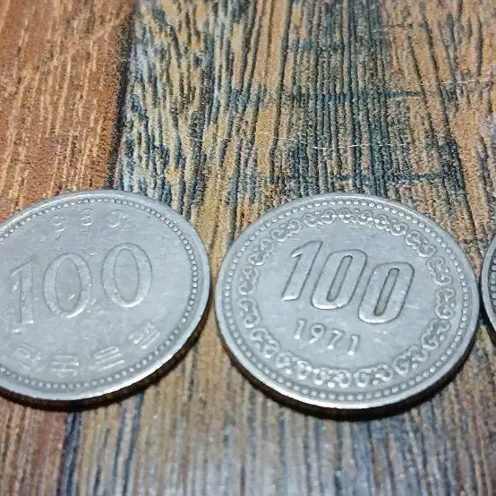 [BUNJANG] 100 Won Coin Bundle (1971, 1978, 1983) / 100원 동전 3개 (1983년, 1971년, 1978년)