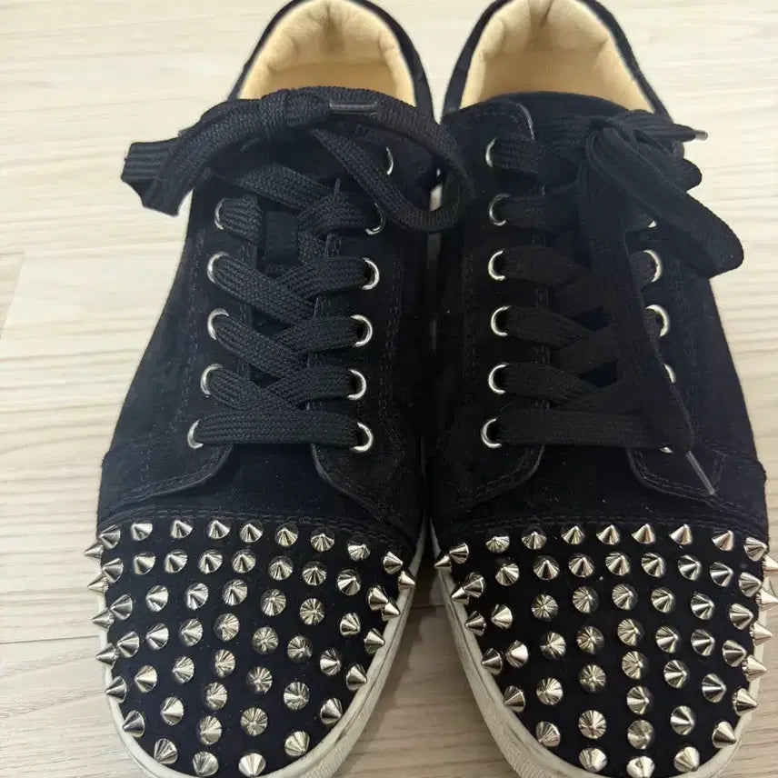 [BUNJANG] Christian Louboutin Black Studded Sneakers / 크리스찬 루부탱 스니커즈 블랙