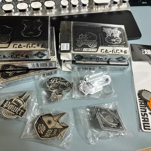 [BUNJANG] Chainsaw Man Goods Badge & Pochita Keychain Bundle Set / 체인소맨 굿즈 뱃지 키링 일괄