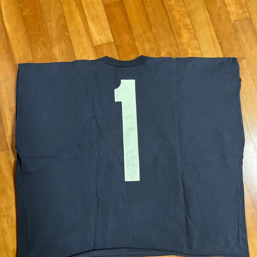 [BUNJANG] Easy One Box T-shirt Size 3 / 이지 원 박스 티셔츠 판매해요(3사이즈)