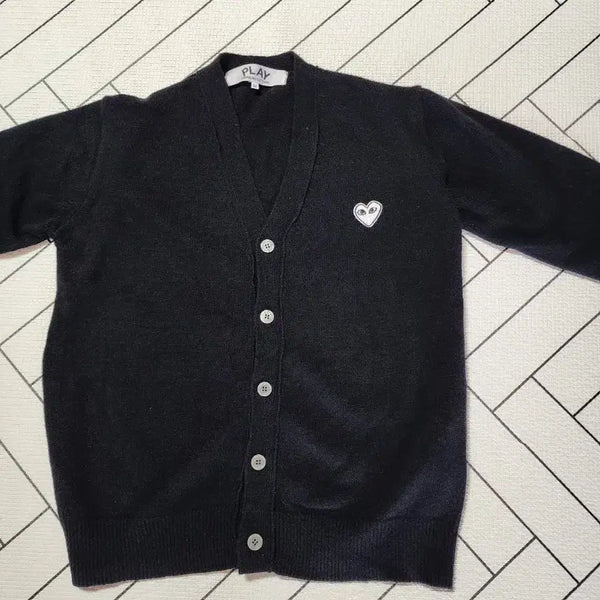 [BUNJANG] Comme des Garçons White Heart Logo Cardigan (M) / 꼼데가르송화이트와펜가디건(M)
