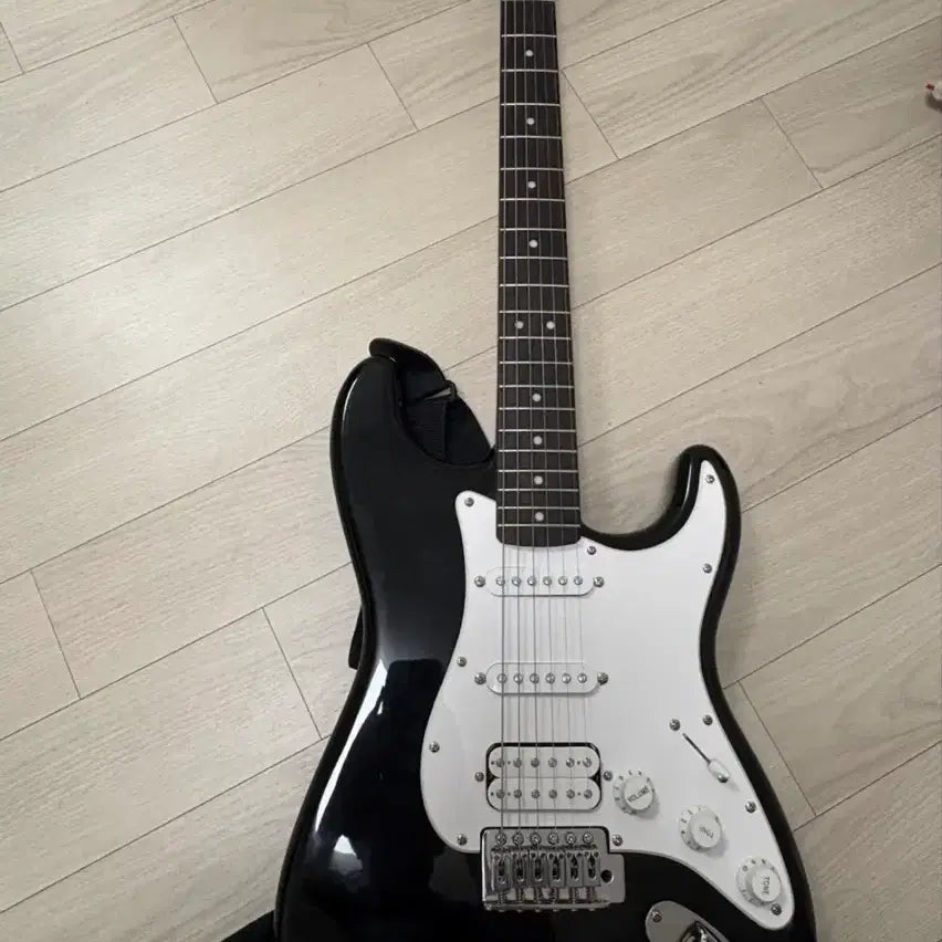 [BUNJANG] Fender Squier Stratocaster Guitar / 펜더 스콰이어 스트랫기타