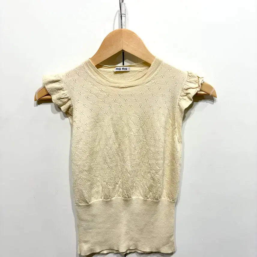 [BUNJANG] Miu Miu Eyelet Frill Knit Top / 미우미우 아일렛 프릴 니트 탑