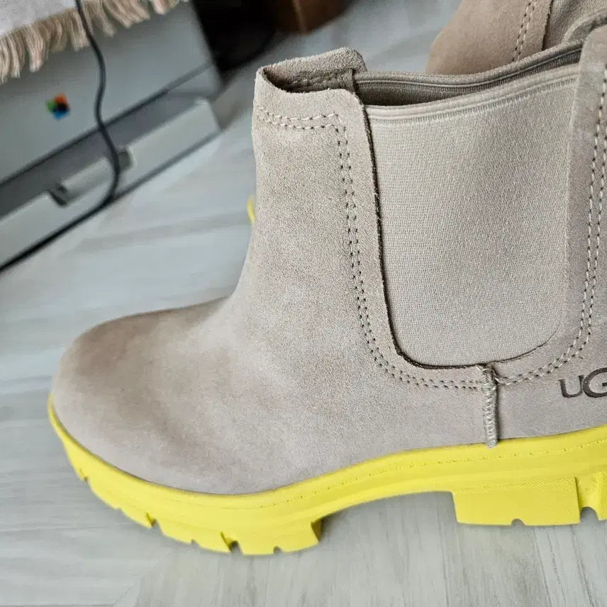 [BUNJANG] UGG Ashton Chelsea Boots 7.5 (245mm) / 어그(UGG) 브랜드의 애쉬튼 첼시 부부츠 7 1/2 옐로우 245mm