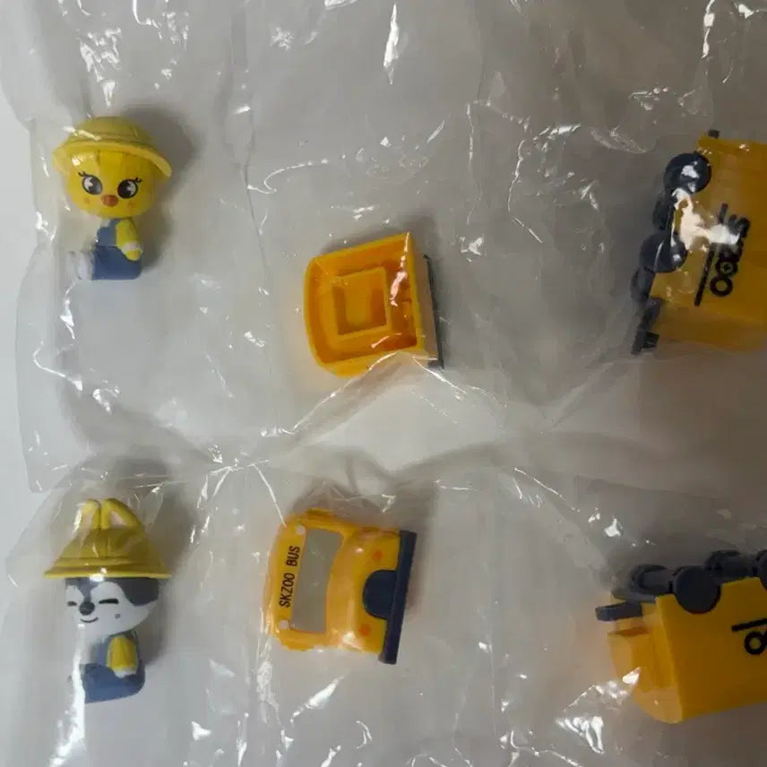 [BUNJANG] Stray Kids SKZOO Wolf Chan School Bus Gacha Figure / 스키즈 울프찬 SKZOO 유치원 스쿨버스 가챠