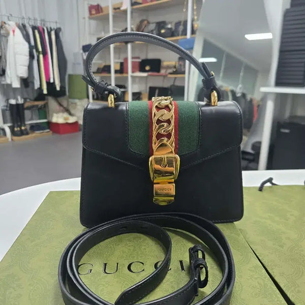 [BUNJANG] Gucci Sylvie Bag Crossbody Bag / [정품] 구찌 실비백 크로스백