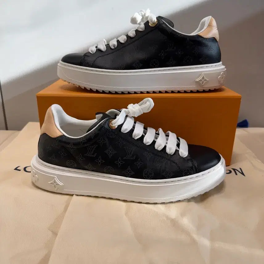 [BUNJANG] Louis Vuitton Time Out Sneakers Black Size 38/250 / 38/250) 루이비통 타임아웃 스니커즈 블랙