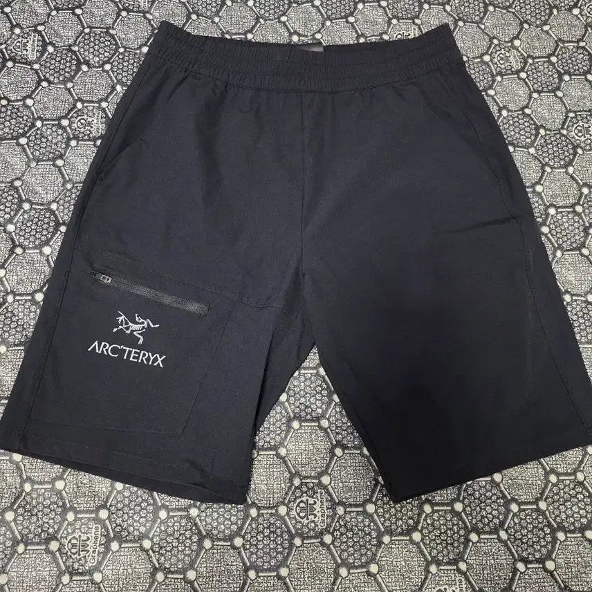 [BUNJANG] Arc'teryx Logo Black Shorts / 아크터릭스 반바지