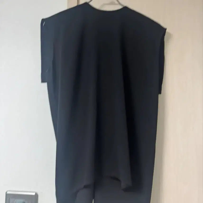 [BUNJANG] Della Lana Sleeveless Black Blouse (New) / 델라 라나 민소매 블랙 블라우스 (새상품)