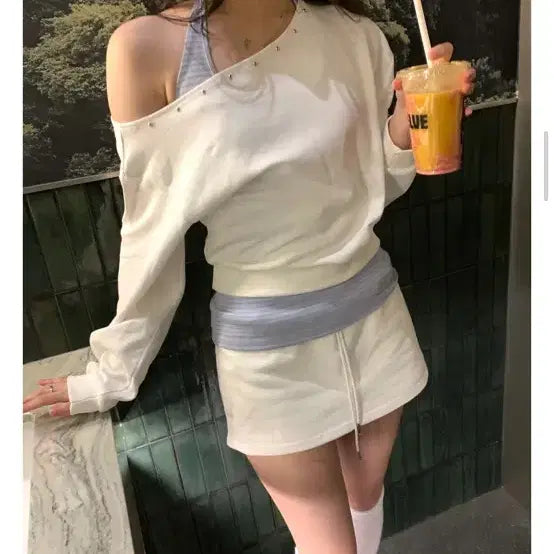[BUNJANG] Off-Shoulder Sweatshirt + Halterneck Set / 오프숄더 맨투맨 +홀터넥 세트