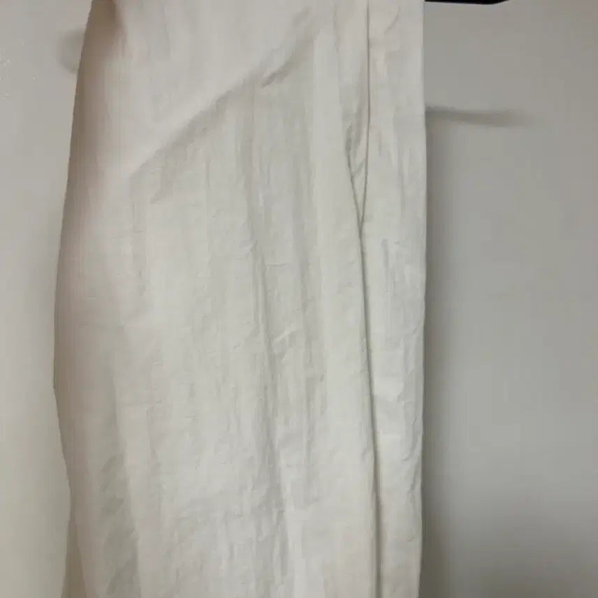 [BUNJANG] MINIPOE White Semi-Wide Nylon Pants / 미니포에 화이트 세미와이드 나일론 팬츠