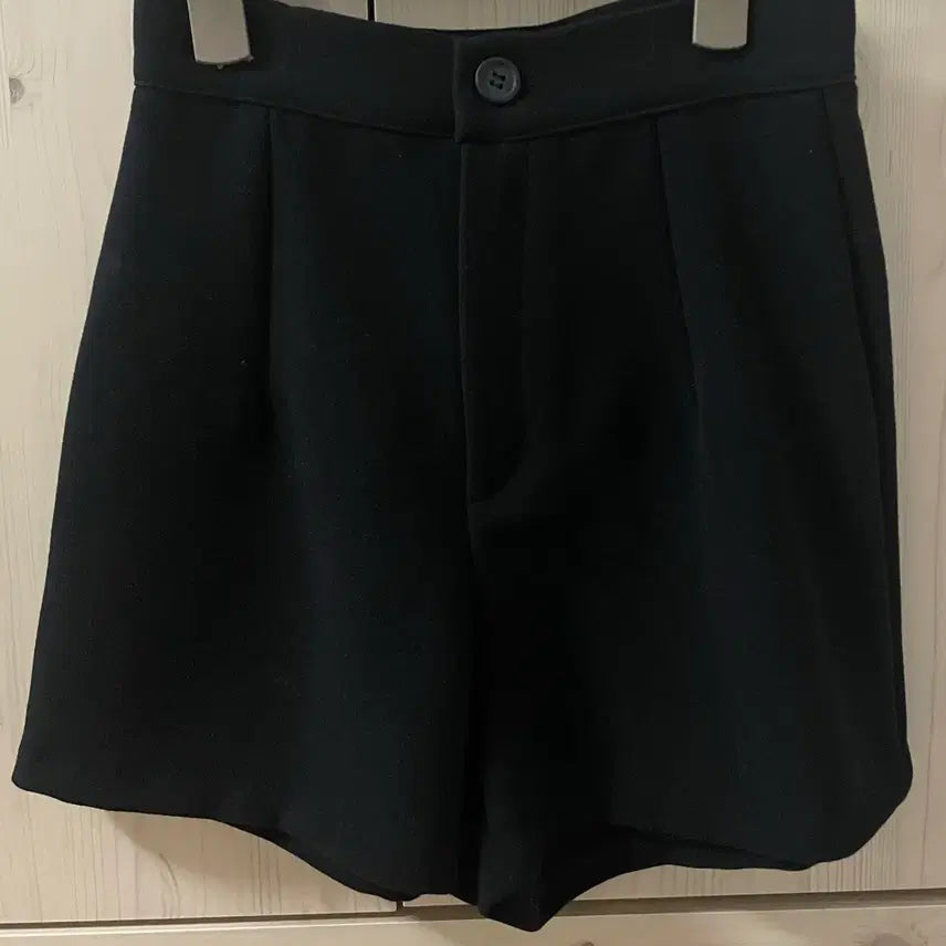 [BUNJANG] Black Cropped Shorts (Size S) / 블랙 숏팬츠.S size (새 상품)