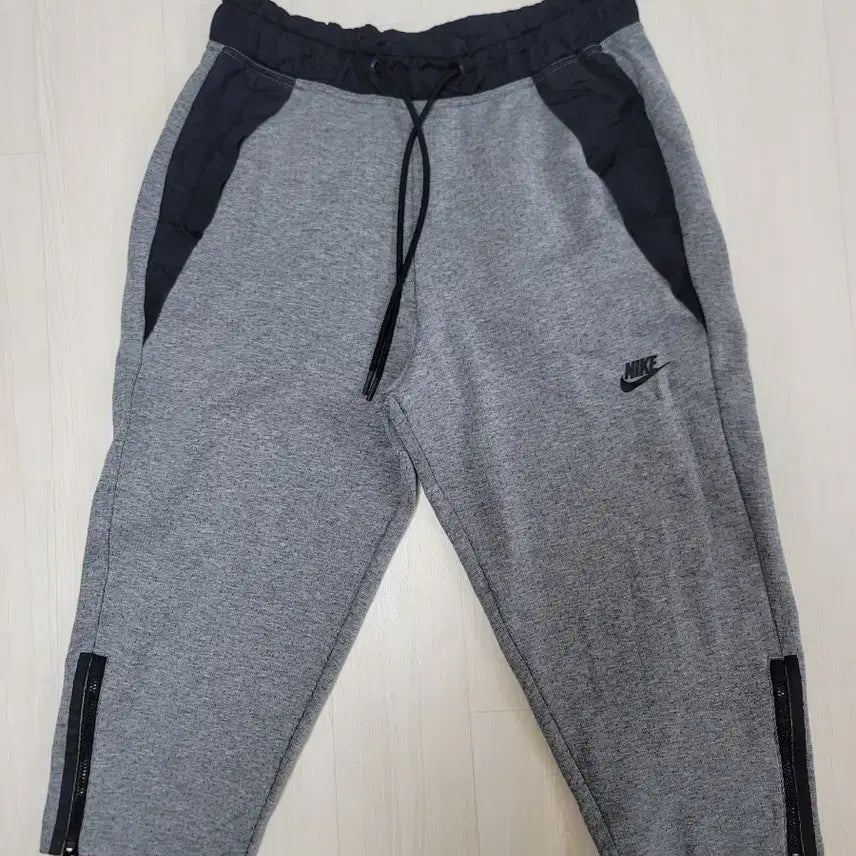 [BUNJANG] Nike Women's Tech Fleece Cropped Pants (M) / (M)나이키 여성 테크플리스 7부팬츠 판매합니다