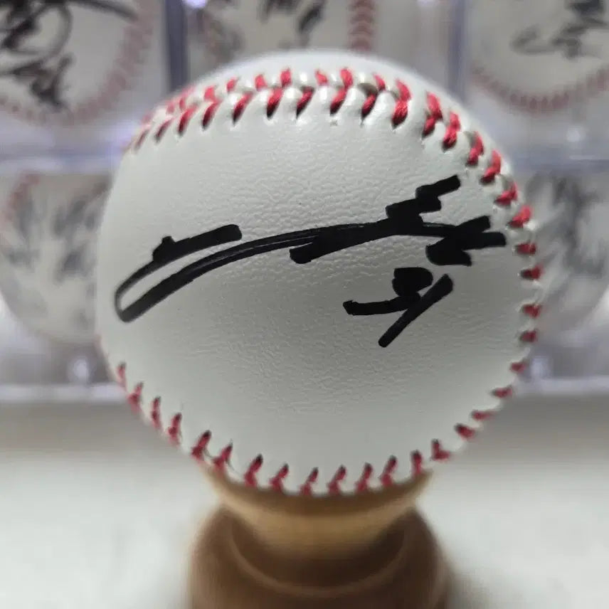 [BUNJANG] Doosan Bears Jeong Soo-bin Signed Logo Ball / 두산베어스 정수빈 선수님  로고볼 싸인볼