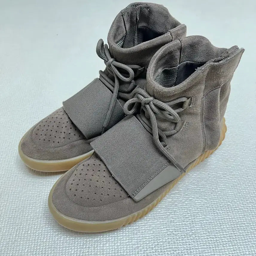 [BUNJANG] Adidas Yeezy Boost 750 Light Brown Gum (Chocolate) US 8.5 / 아디다스 이지 부스트 750 라이트 브라운 검 (초콜릿) 260