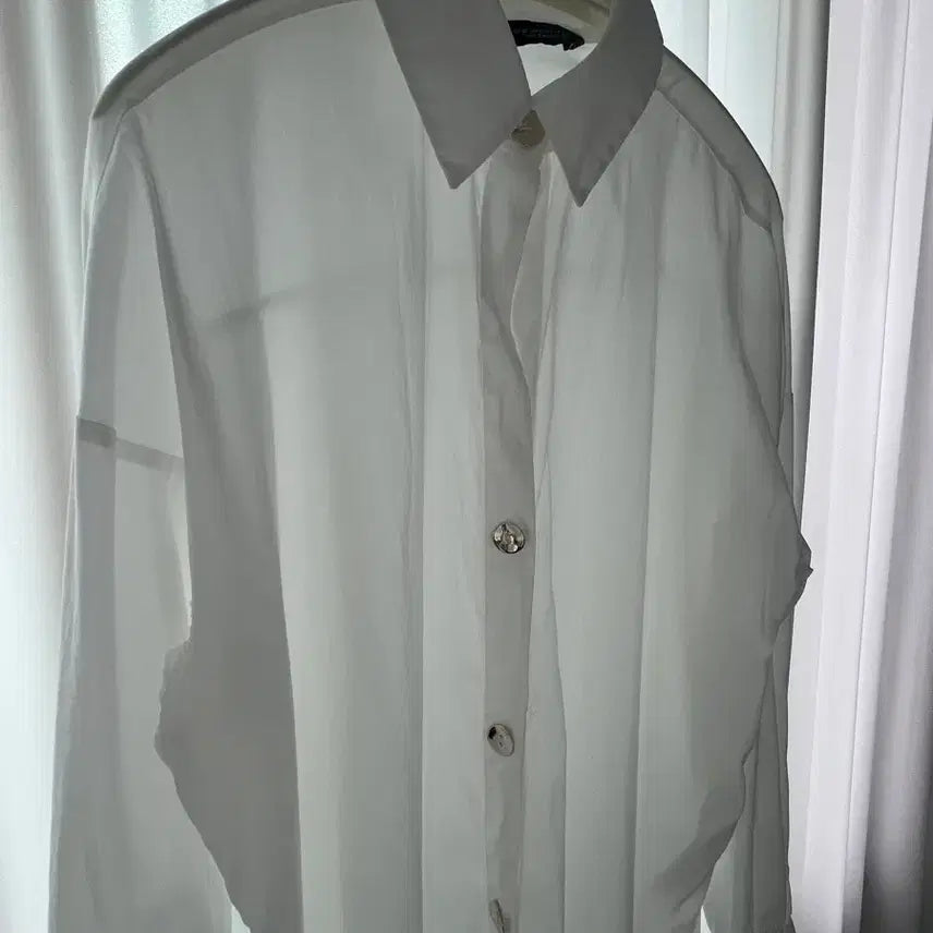 [BUNJANG] ZARA Point Button White Shirt (Loose Fit) / ZARA 포인트 버튼 화이트 셔츠 (루즈핏 스타일)