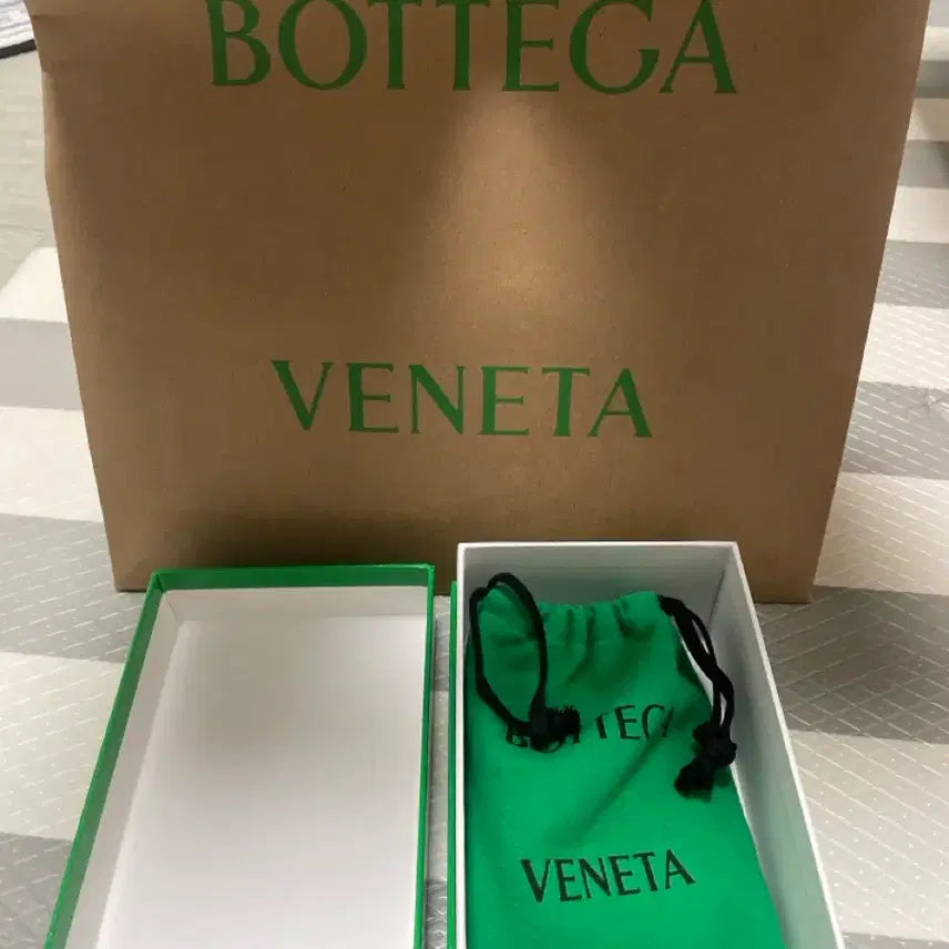 [BUNJANG] Bottega Veneta Flap Card Holder Black/Red / 보테가베네타 플랩 블랙레드카드지갑