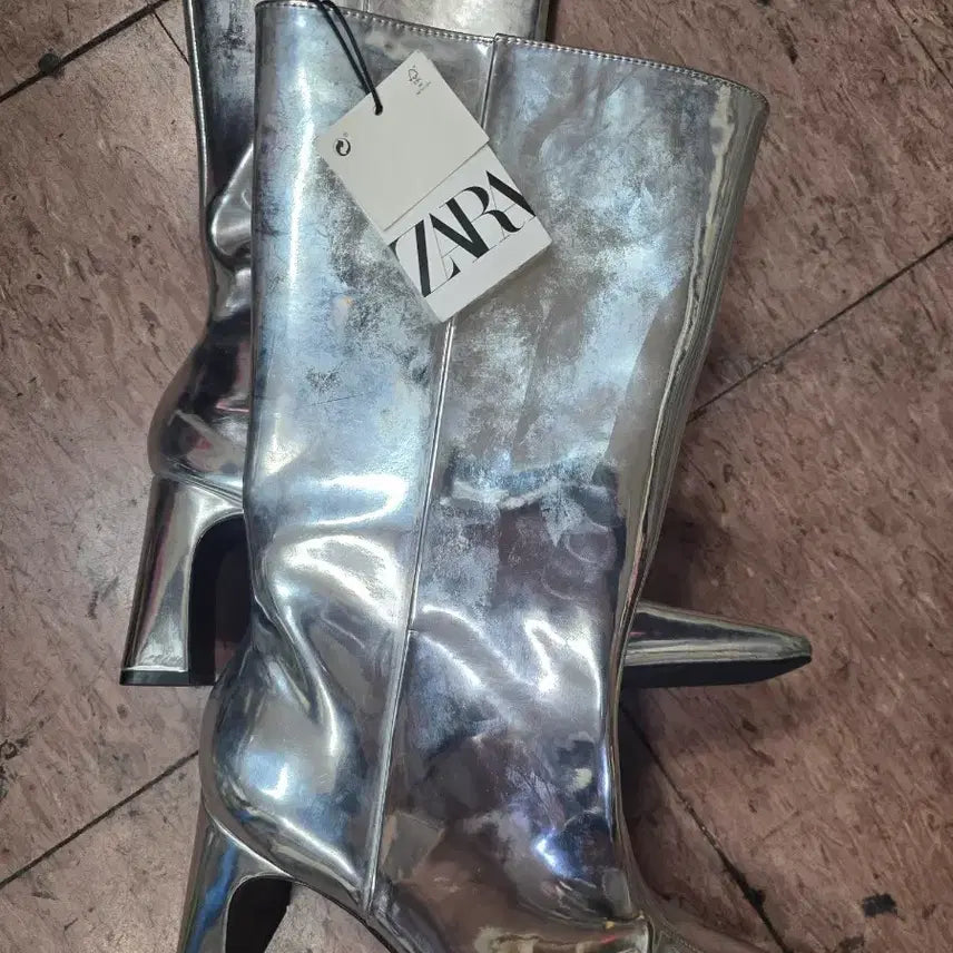 [BUNJANG] Zara Silver Metallic Boots / 실버 메탈릭. 250  자라여자 부츠 .새상품.  높이7cm.12만원.