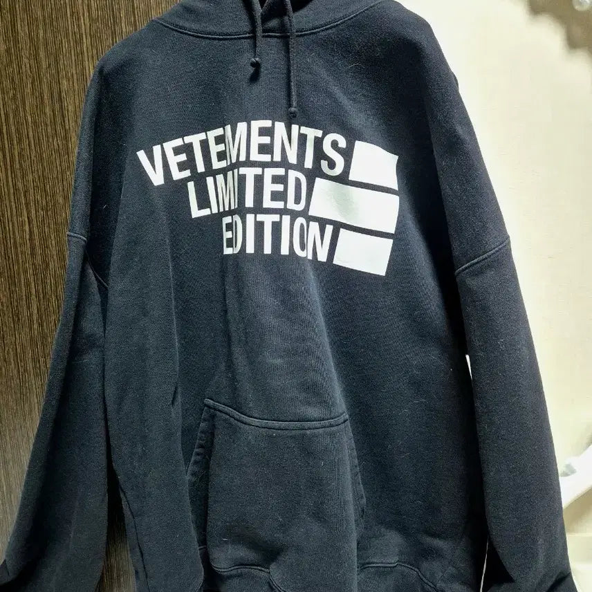 [BUNJANG] VETEMENTS Limited Edition Hoodie / 베트멍 후드 L