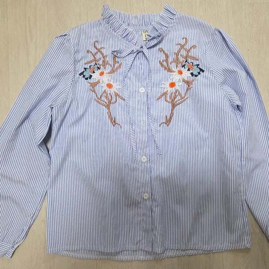 [BUNJANG] Embroidered Blouse / 자수 블라우스