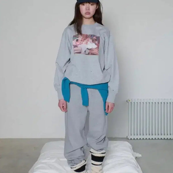 [BUNJANG] Freckle x Friends Distressed Sweatshirt (Gray) / 택포)프레클x프렌즈 스웻셔츠 (그레이)