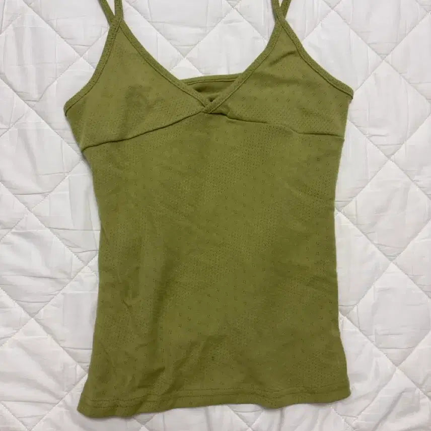 [BUNJANG] Slim Fit Casual Plain Sleeveless Tank Top - Olive / 슬림핏 캐주얼 무지 슬리브리스 올리브 나시