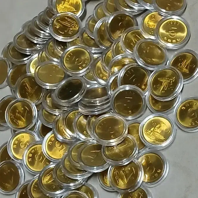 [BUNJANG] 1983 South Korean 5 Won Coin Bundle (Uncirculated) / 옛날돈 1983년 5원 100개일괄 (미사용)