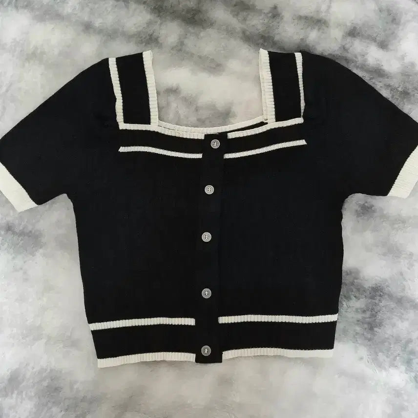 [BUNJANG] Colorblock Square Neck Short Sleeve Knit Top / 블랙 화이트 배색 스퀘어넥 반팔 니트
