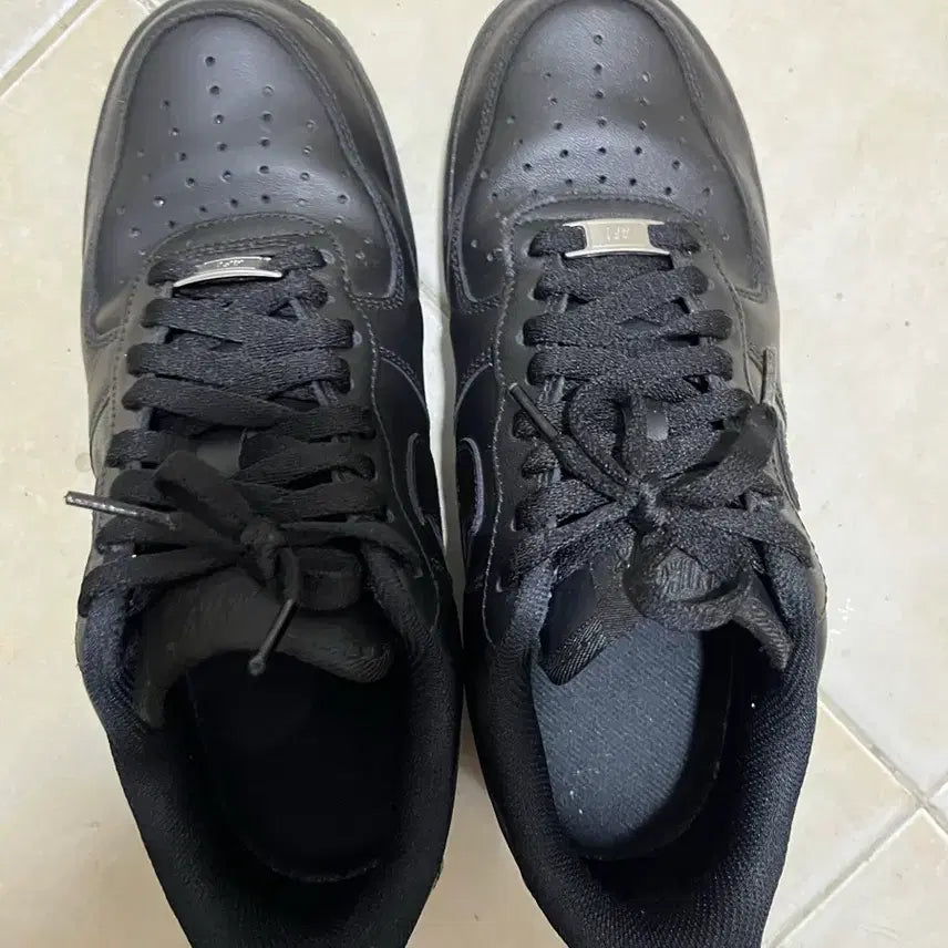 [BUNJANG] Nike Air Force 1 '07 Low Sneakers (260) / 나이키 에어포스 로우 07  260