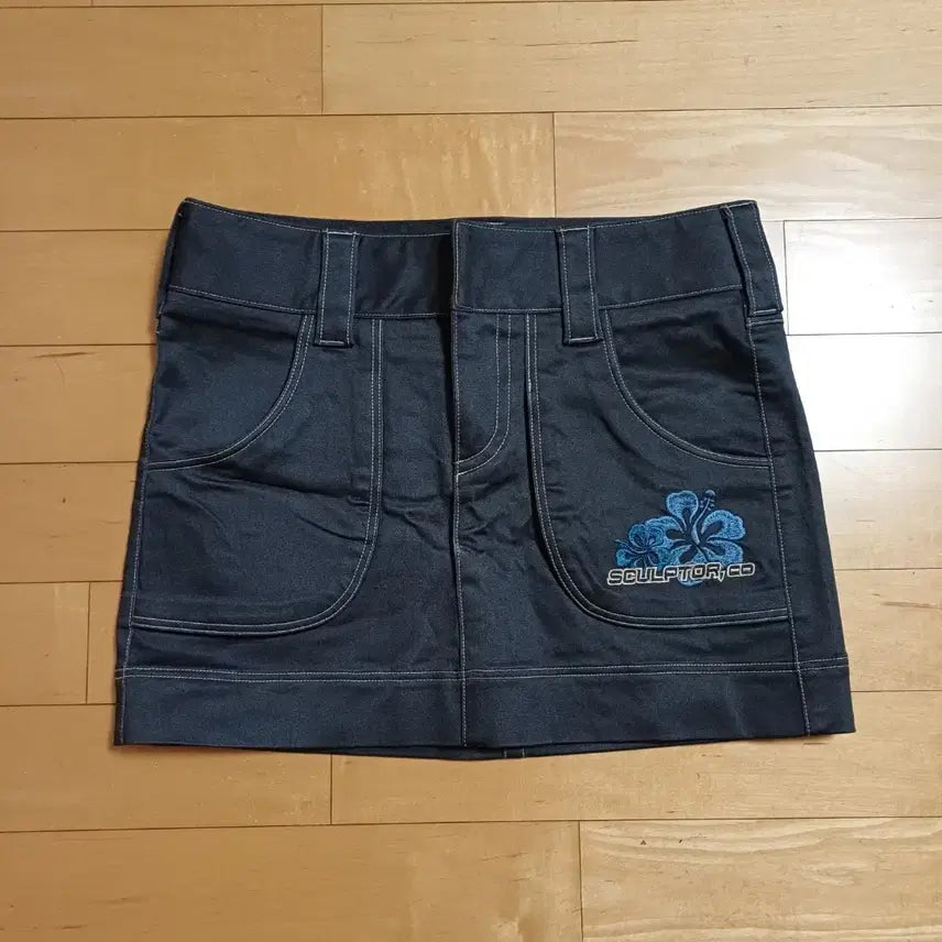 [BUNJANG] SCULPTOR Low-Rise Mini Skirt (Size S) / 미착용 SCULPTOR 로우라이즈 미니스커트 S 판매합니다